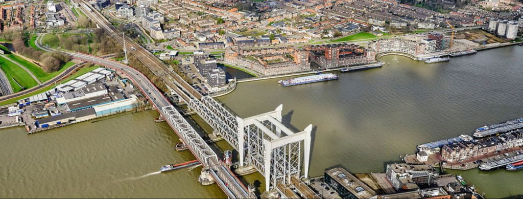 Zwijndrechtse brug tussen Dordrecht en Zwijndrecht